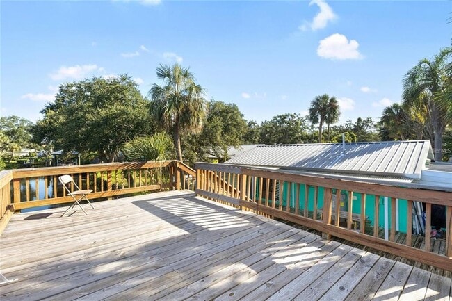 Building Photo - 8825 Oak St