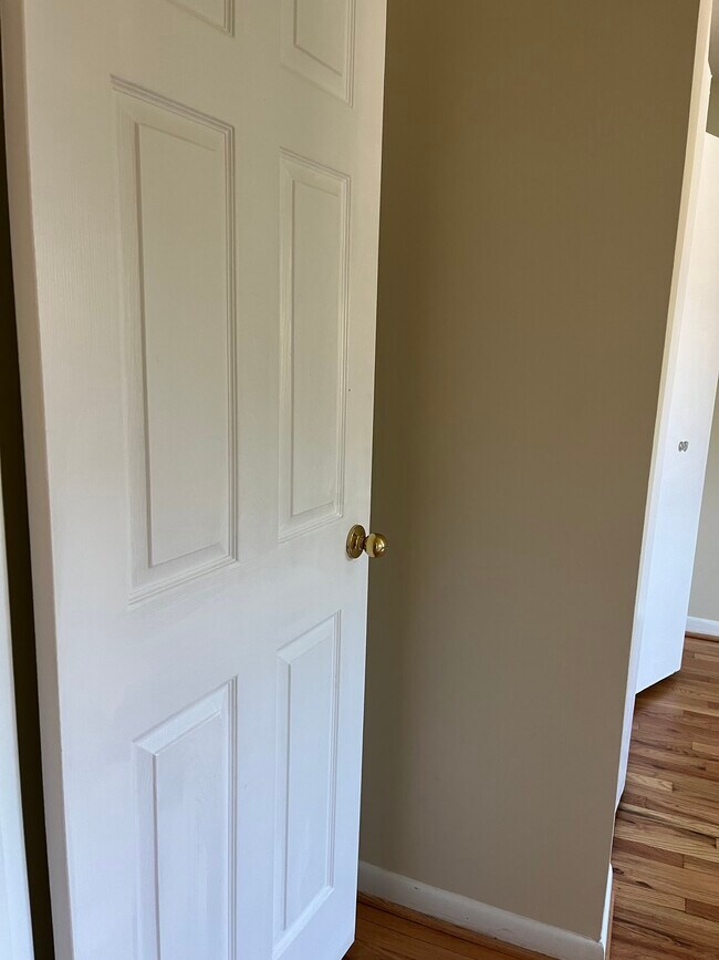 Building Photo - 2 Wimbledon Ln