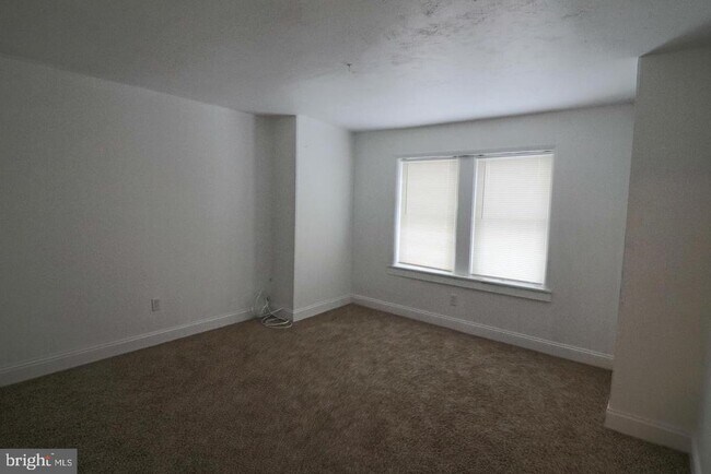 Building Photo - 506 Ridgeway St