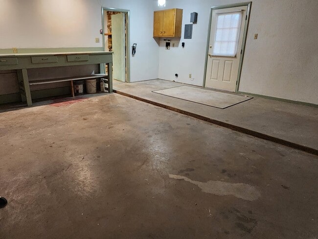 Building Photo - 613 Mimosa Dr