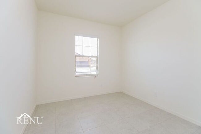 Building Photo - 35396 W San Capistrano Ave