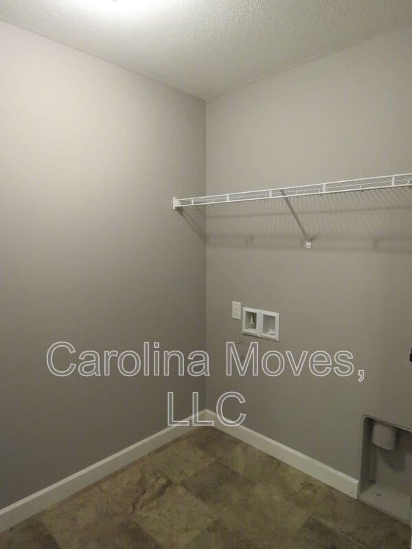 Building Photo - 105 Dellwood Dr