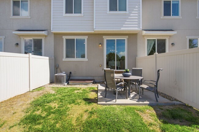 Building Photo - 3753 N Prairie Grass Dr