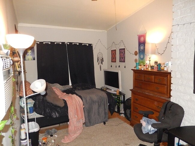 Building Photo - 1663 Sharkey St