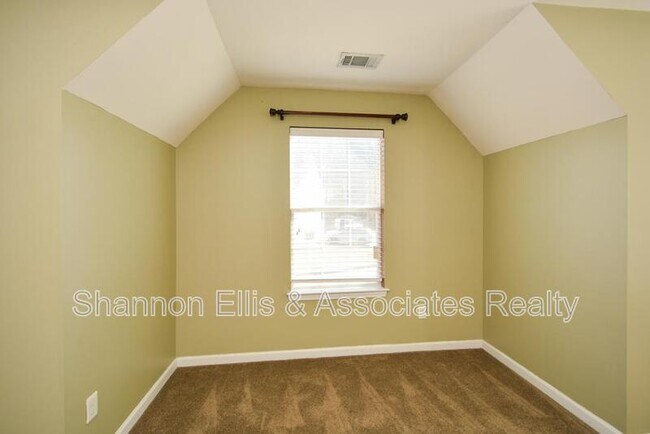 Building Photo - 137 Baywood Crossing