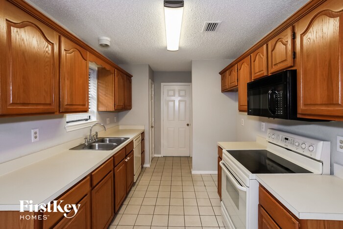 Building Photo - 2512 Meadowview Dr