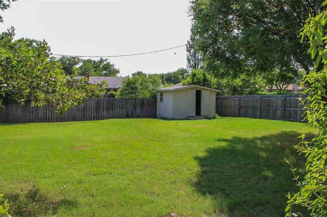 Building Photo - 4624 Trailwood Dr