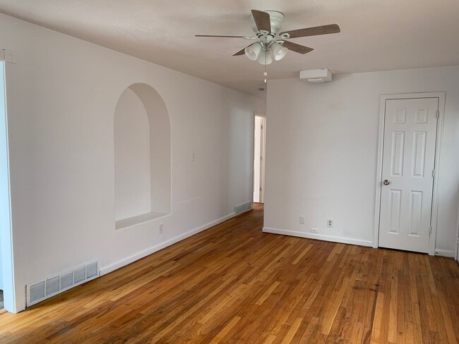 Building Photo - Great 3 Bedroom Home