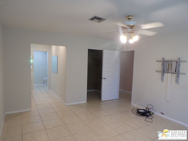 Building Photo - 2559 Whitewater Club Dr