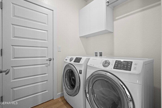 Building Photo - 444 Deserts Dr