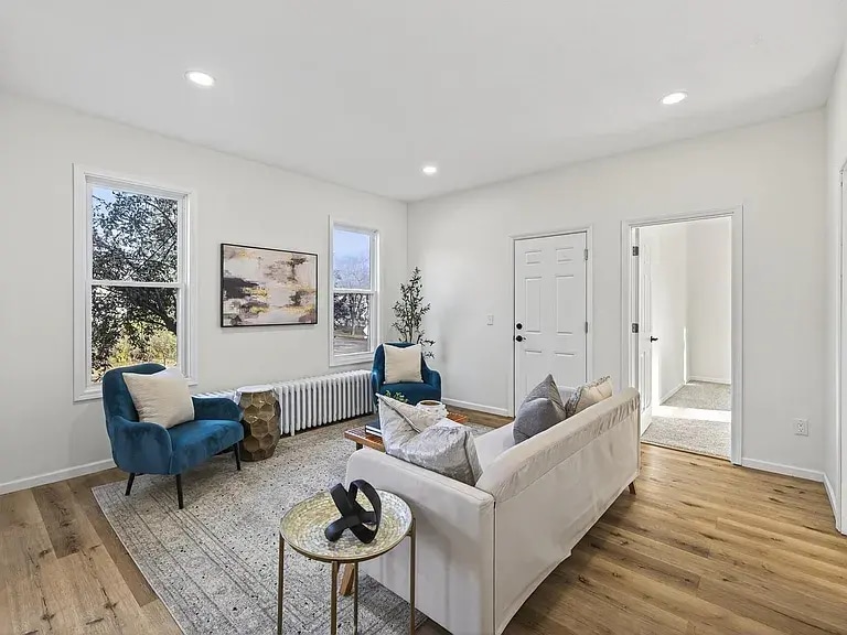 Building Photo - 1730 5th St NE