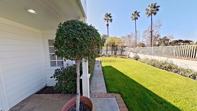 Building Photo - Beautiful Two-Level 5Bd 3.5Ba Home in Newport Beach
