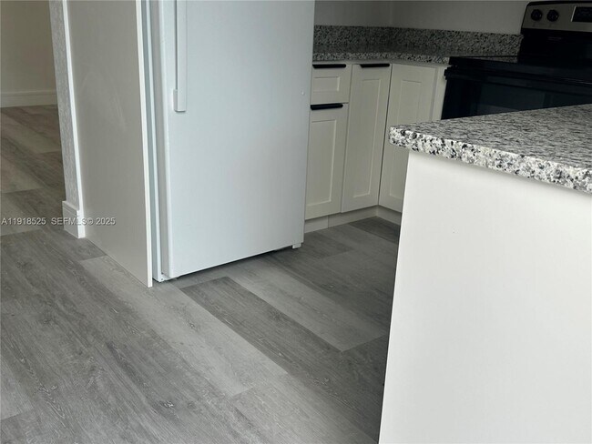 Building Photo - 1308 NW 13th Ct