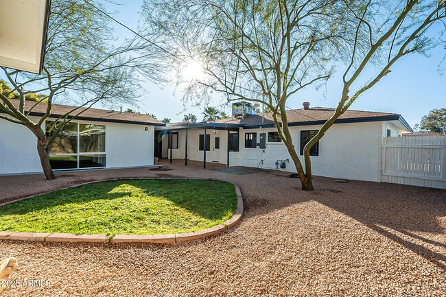 Building Photo - 1316 E Lemon St