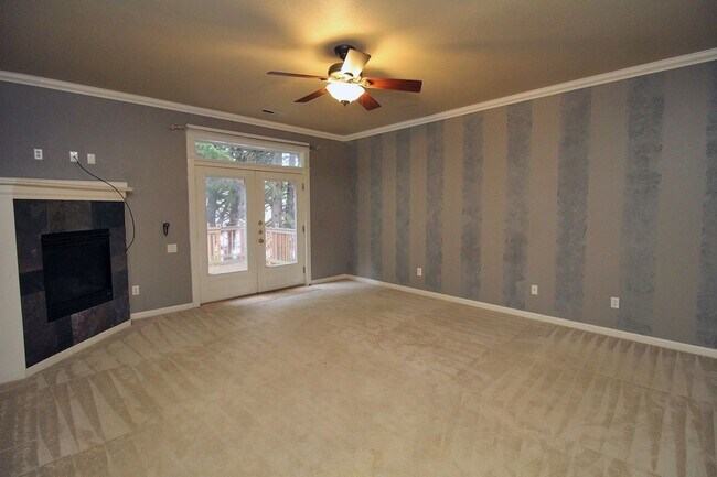 Building Photo - Alluring 4 Bedroom, 2.5 Bathroom Modern ho...