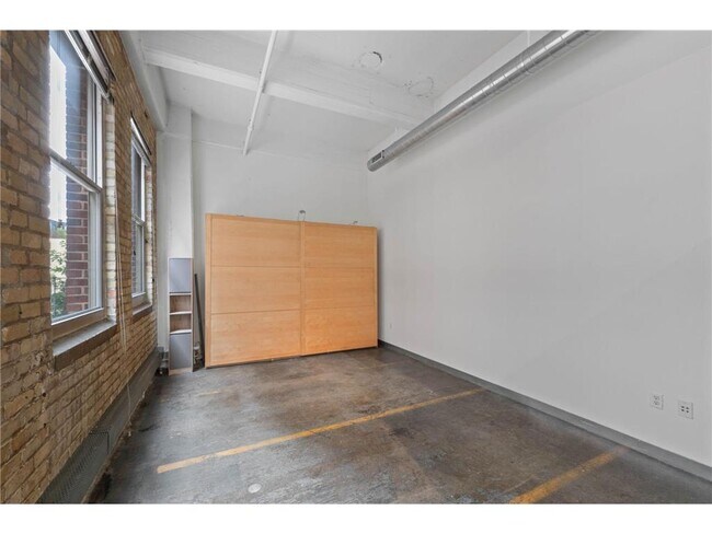 Building Photo - 700 N Washington Ave