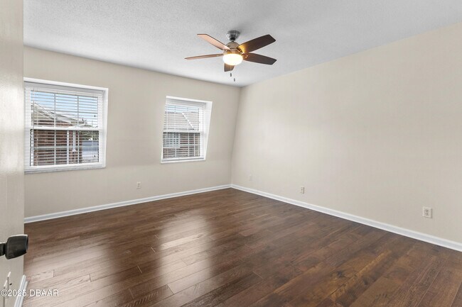 Building Photo - 2200 S Palmetto Ave