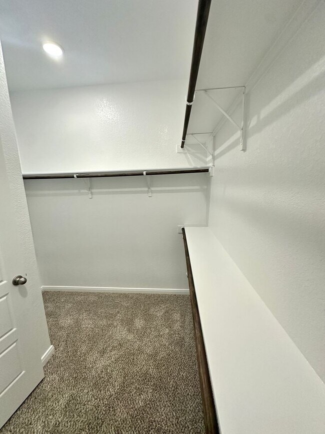 Building Photo - Luxury 2-Story, 4-Bed/ 2.5-Bath Duplex in ...