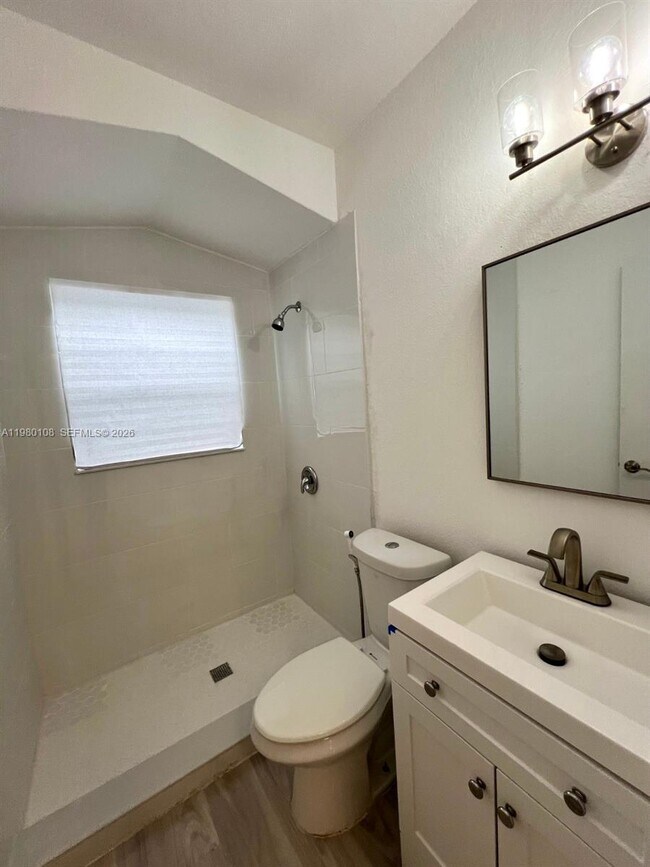 Building Photo - 1900 Calais Dr