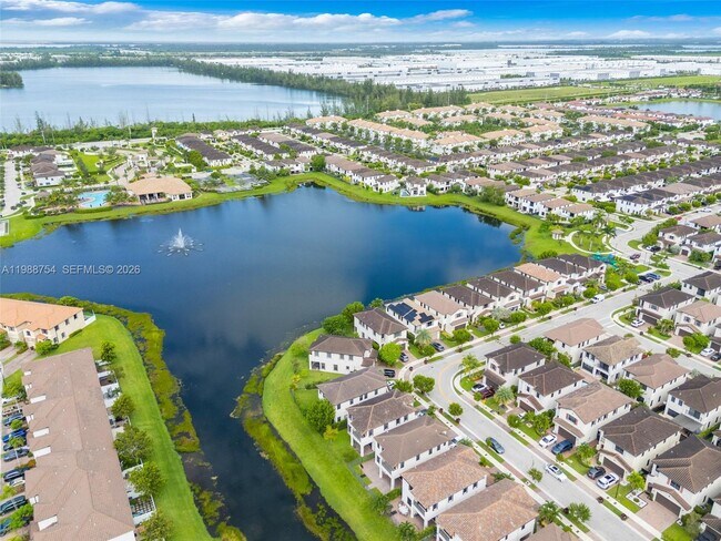 Building Photo - 3332 W 95th Terrace