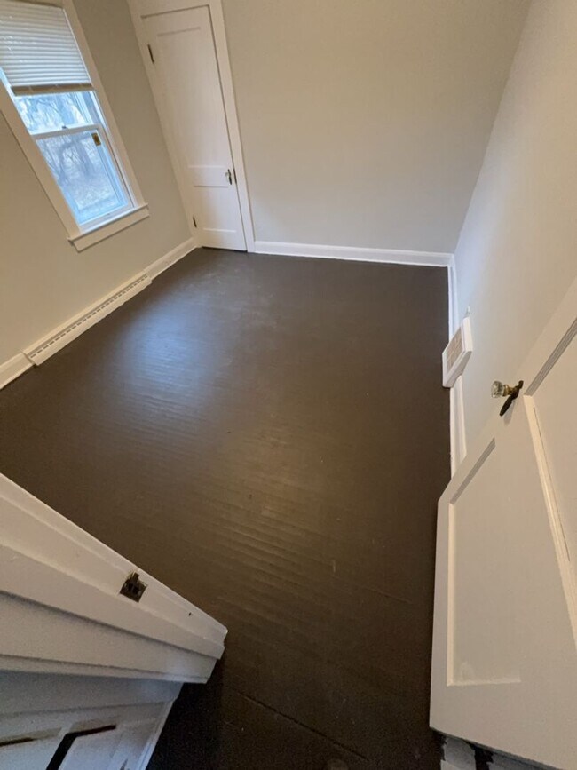 Building Photo - 960 W Delaware Ave