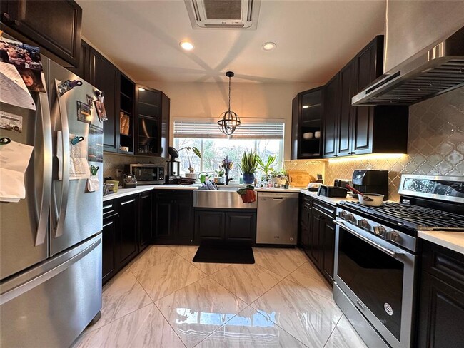 Building Photo - 5004 Rowena Ave