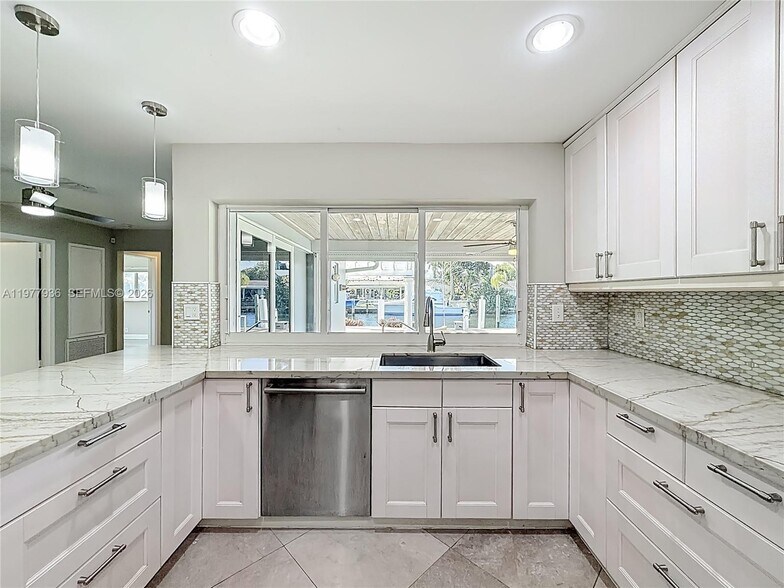 Building Photo - 2770 NE 8th Ct