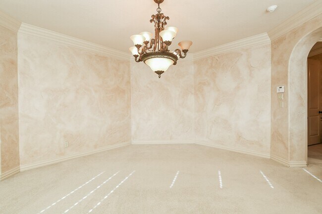 Building Photo - 2014 Flower Garden Ln