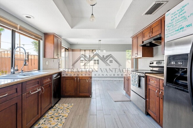 Building Photo - 2142 S Las Palmas