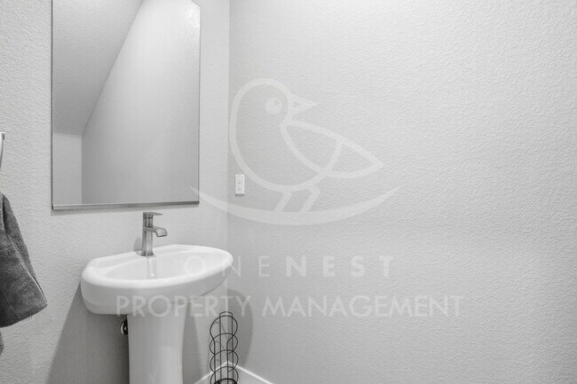 Building Photo - Practically Brand new | 3 bedroom 2.5 bathroom + loft