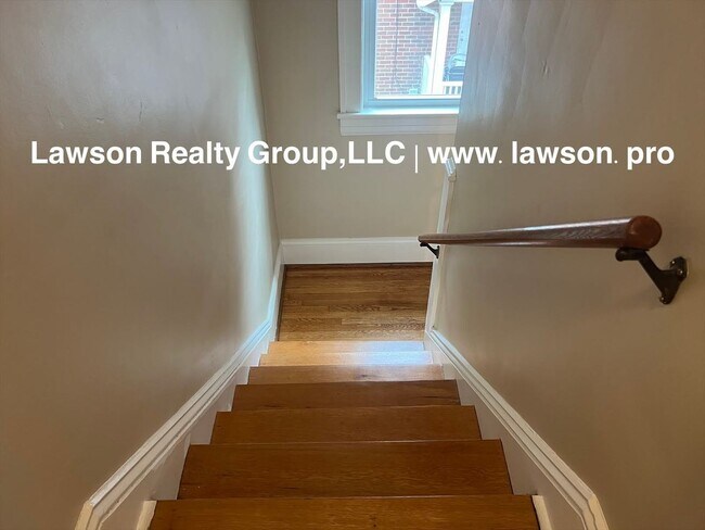 Building Photo - 1733 Maiden Ln SW