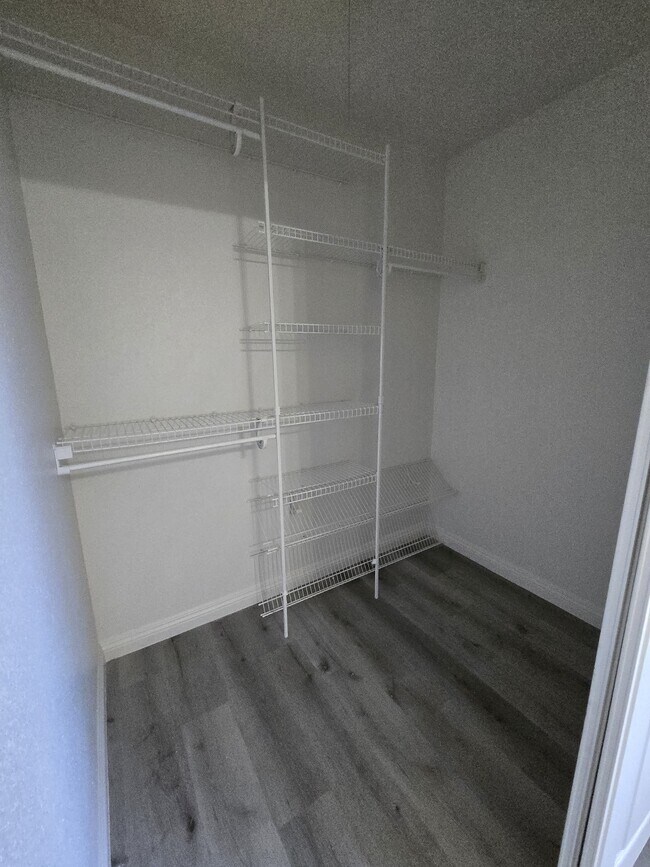 Building Photo - 300 Brookside Ln