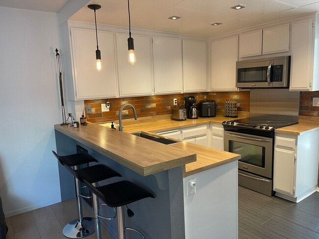 Building Photo - Stylish 3BR Townhome with Garage in Prestigious Woodbridge, Irvine