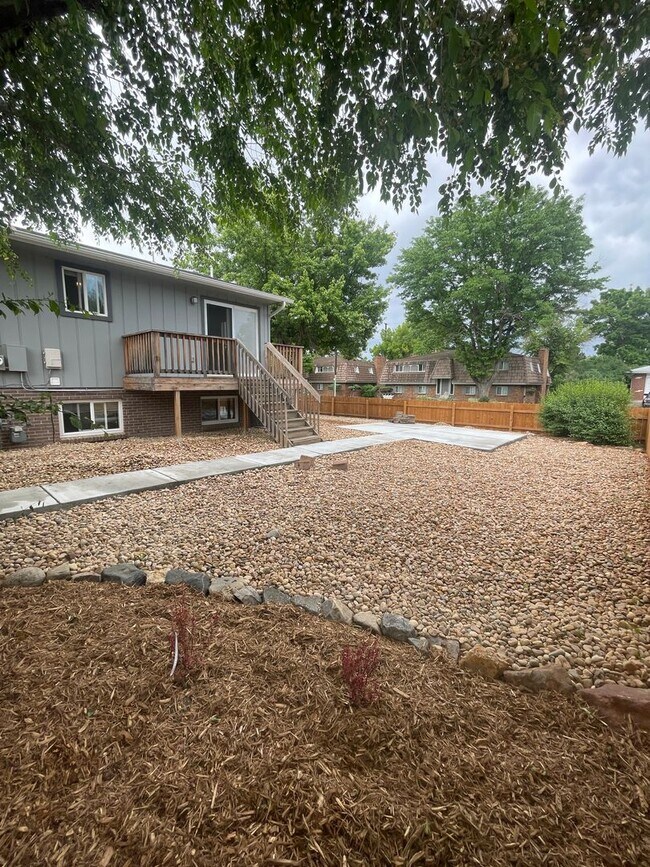 Building Photo - Renovated 3 Bedroom 1.5 Bathroom in Arvada!