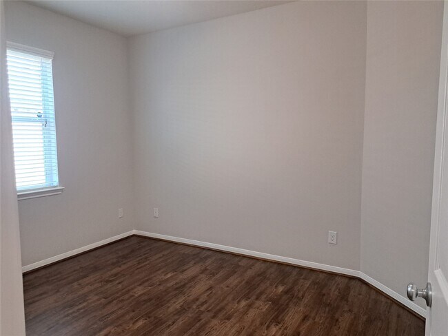 Building Photo - 26315 Fox Ridge Ln