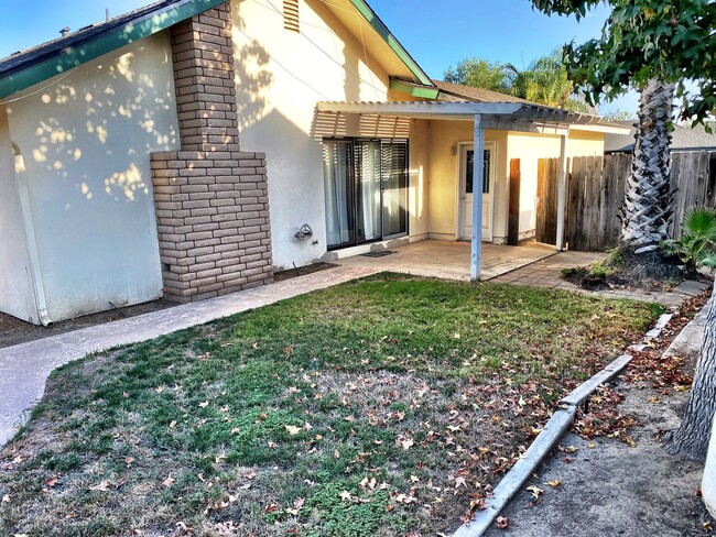 Building Photo - 3710 W Sunnyside Ct