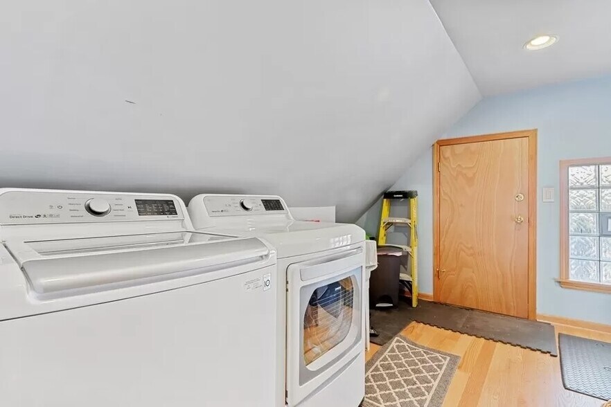 Building Photo - 1818 N Albany Ave