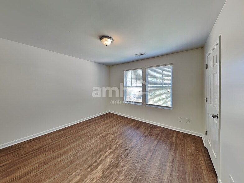 Building Photo - 10216 Daniel Dwayne Dr