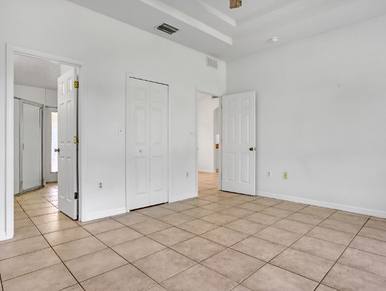 Building Photo - 1826 Viburnum Rd NW