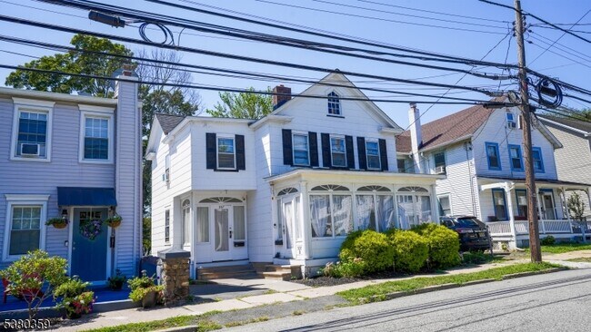 Building Photo - 307 Monroe St
