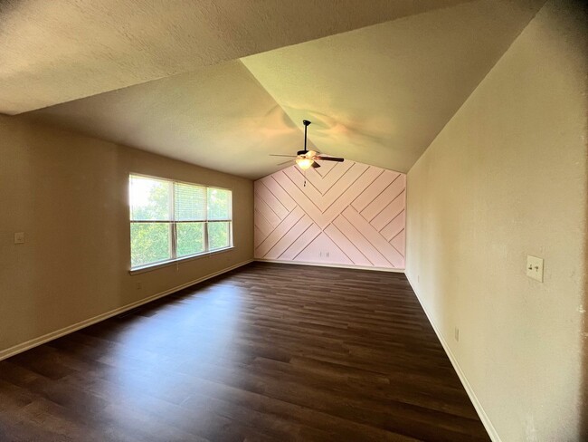 Building Photo - Fenced home close to FLW!