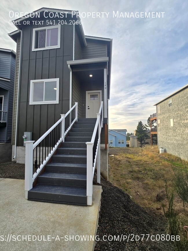 Building Photo - Ocean View 3-Level Home!