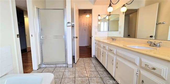 Building Photo - 10353 Downey Ave