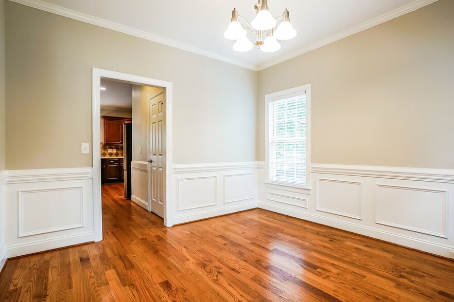 Building Photo - 221 Worthington Ct
