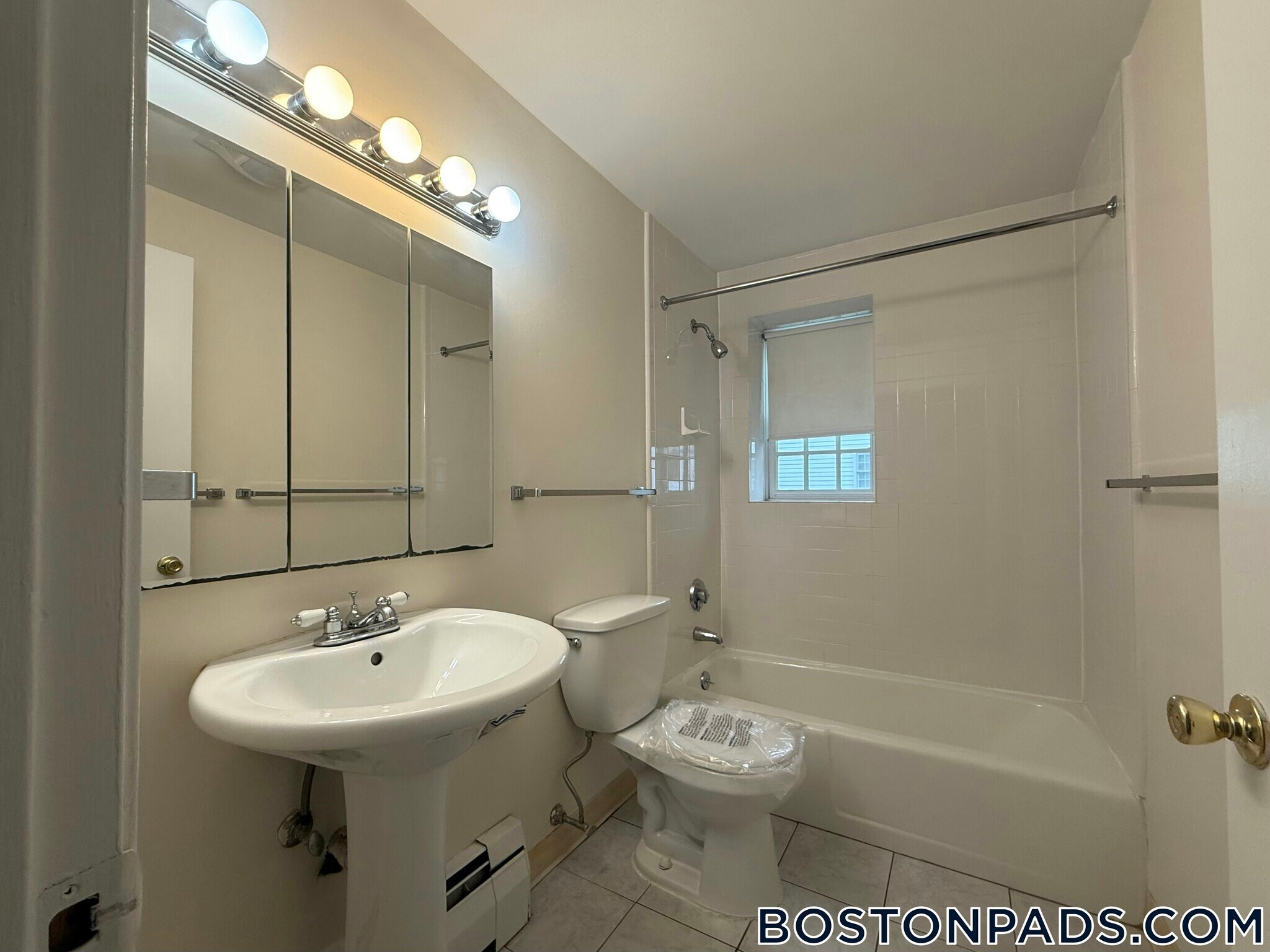 Building Photo - 32 Worthen Rd