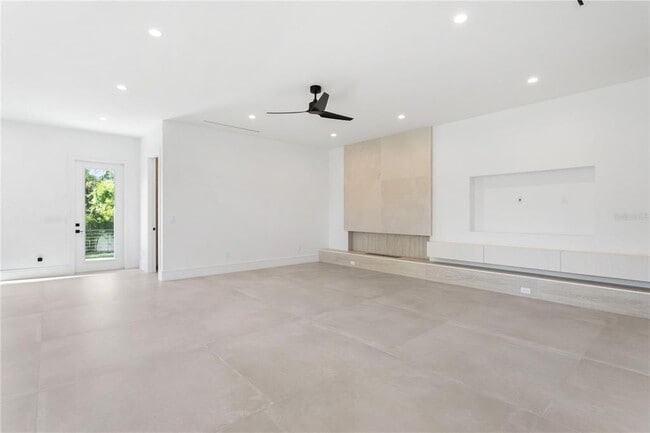 Building Photo - 3010 W Trilby Ave