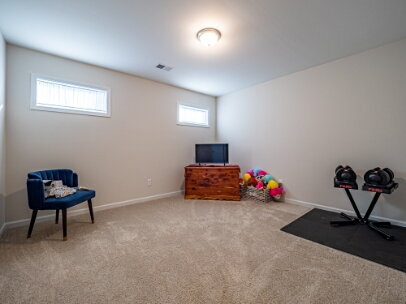 Building Photo - HUGE Owner's Suite!