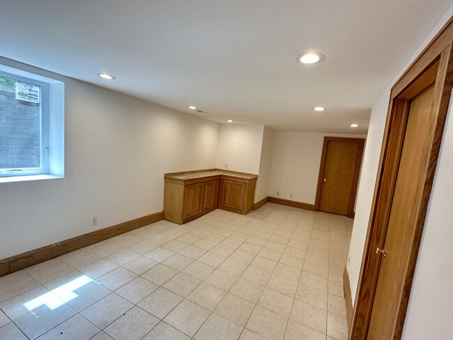 Building Photo - 7301 Glouchester Dr