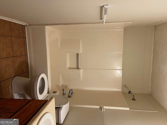 Building Photo - 420 N Elizabeth Ln