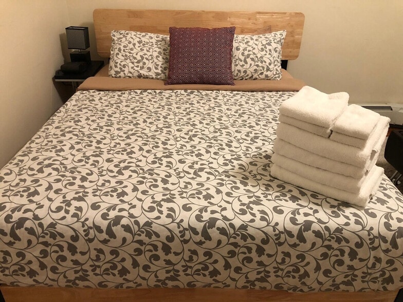 Building Photo - 1860 Commonwealth Ave